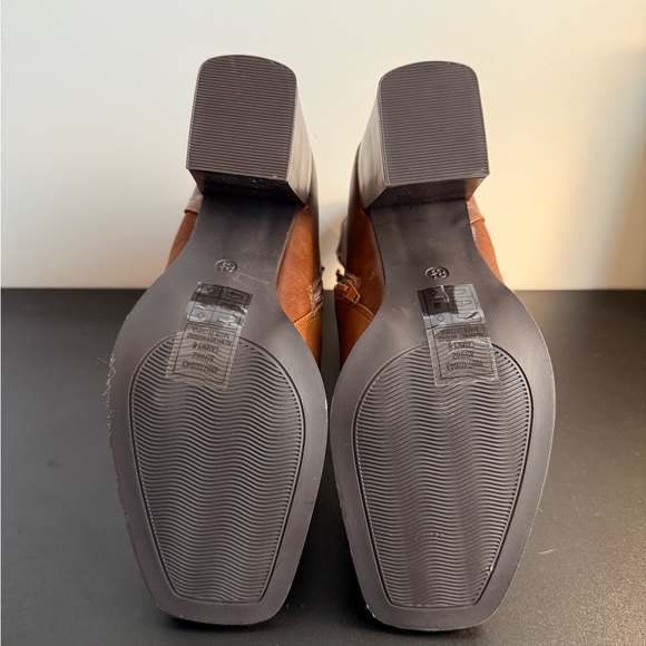 🤎 Pierre Dumas Tan Ankle Booties 🤎 - Picture 5 of 5